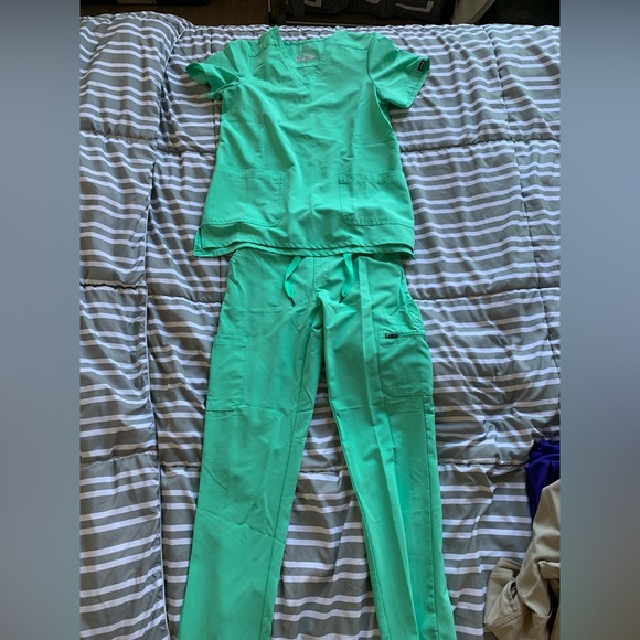 Adar Scrubs Set of 3 - Picture 4 of 6